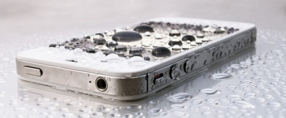 iPhone-in-acqua
